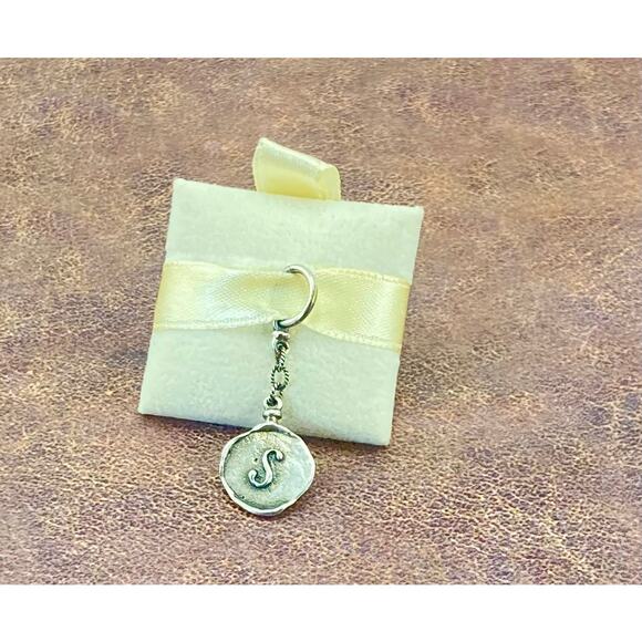 Waxing poetic Herald letter charm - Picture 2 of 3